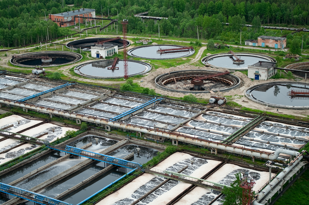 Imagen de una planta de tratamiento de aguas residuales.